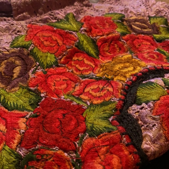 Beautiful & Unique Eyelet Embroidery Handbag - Picture 4 of 5